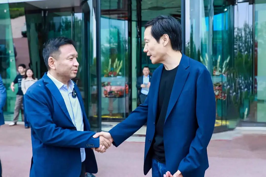 雷軍：感謝北汽！張建勇：支持小米！