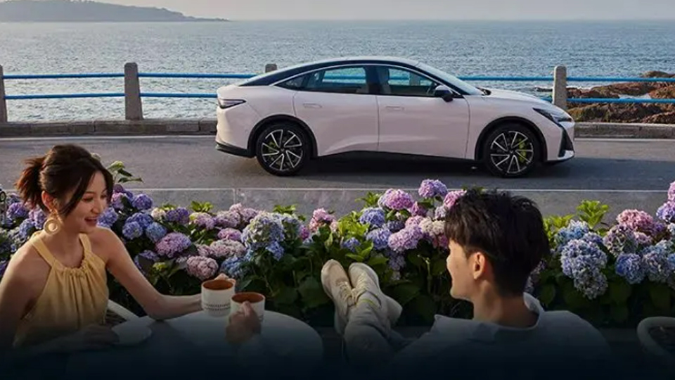 17.68萬元起，至高4.4萬元限時權益 | 北汽極狐阿爾法S5高能超值上市