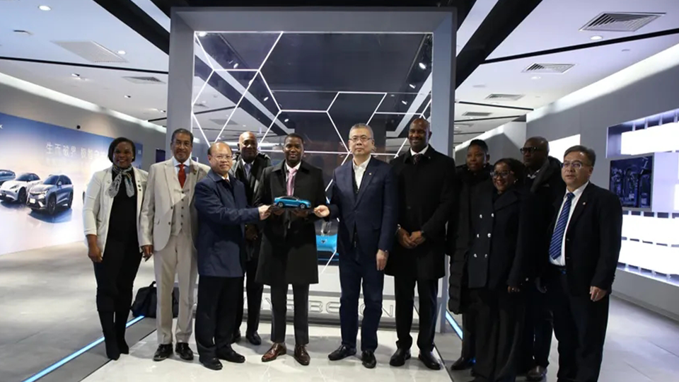 厲害了！2025年首位訪華的外國領導人抵京首站參訪北汽新能源